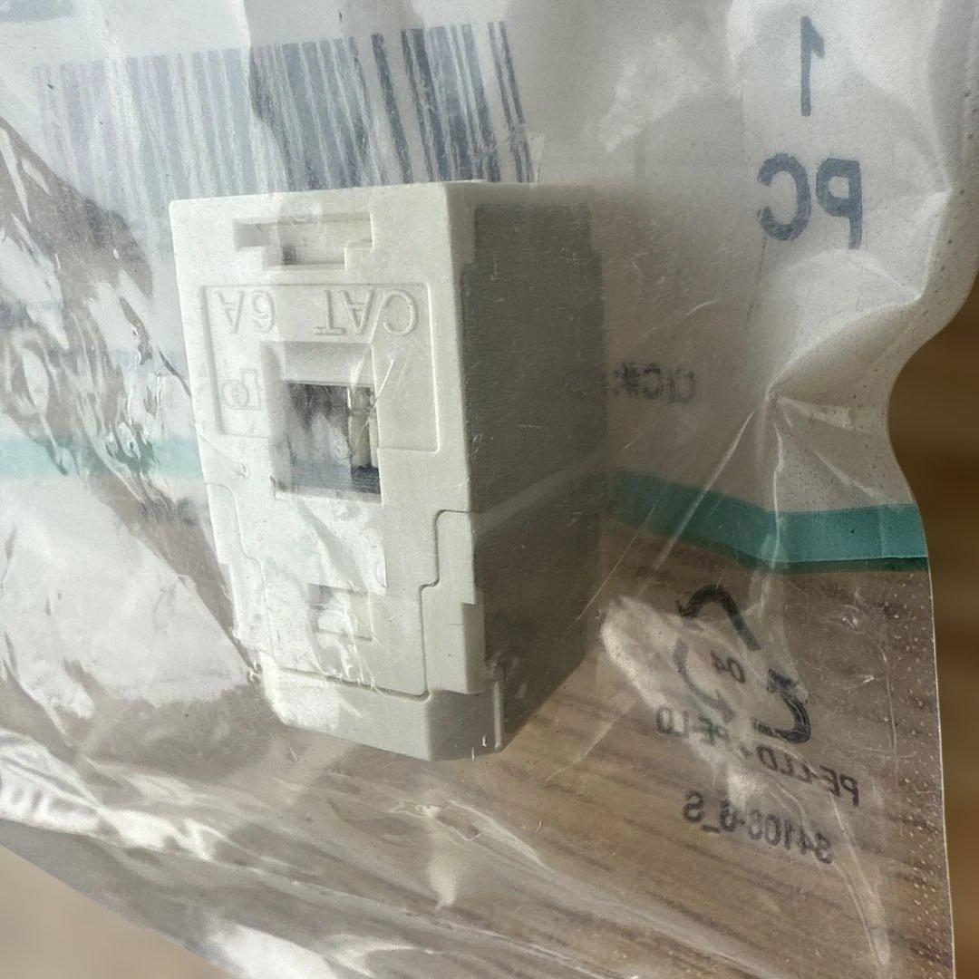 Panduit CC6X88IW LANケーブルコネクタ ホワイト 10個