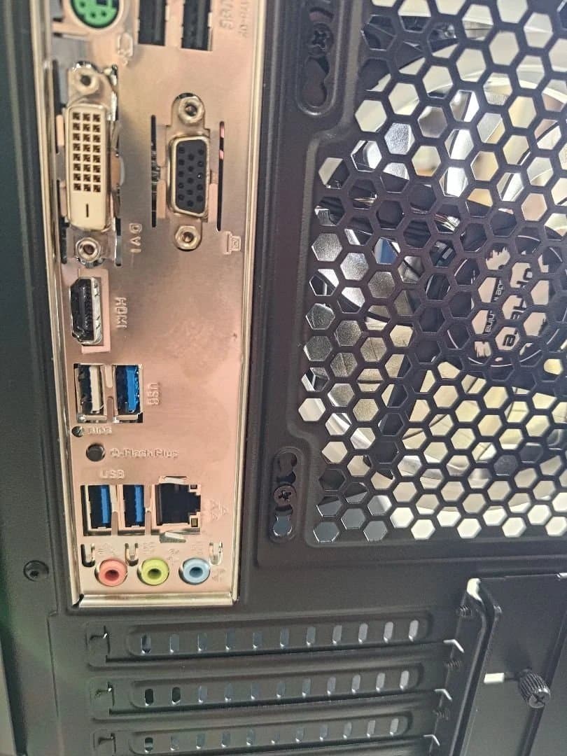 Ryzen 自作パソコン GTX1650 Antec PCケース