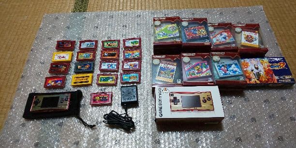 ゲームボーイミクロ本体とカセット17個セット品任天堂20周年記念限定品！！ ゲームボーイミクロ本体とカセット17個セット品任天堂20周年記念限定品