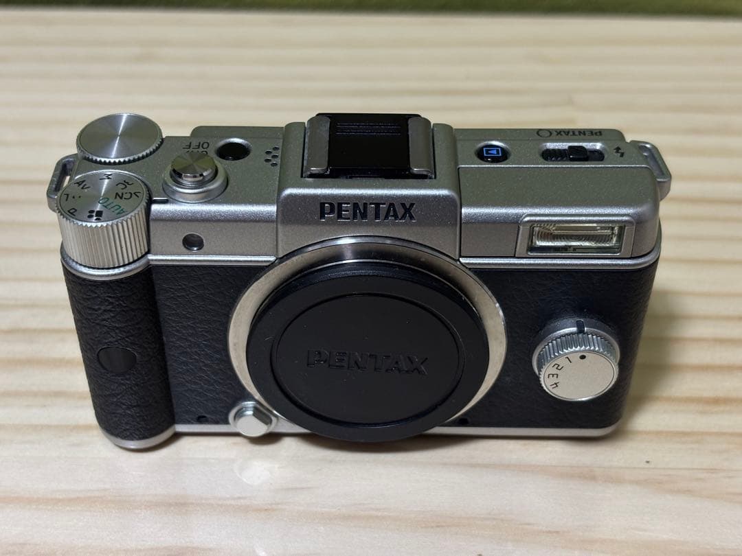 PENTAX Q limited silver 限定1600台 PENTAX Q Limited Silver A stylish, silver-color, special edition
