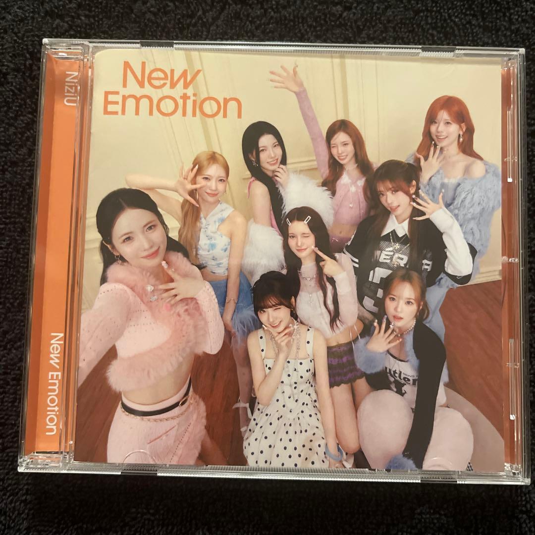 NIZIU New Emotion 通常盤④ - メルカリ