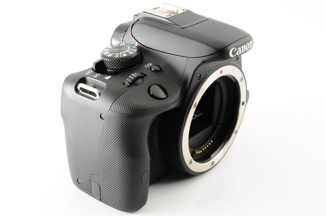 【ほぼ新品】 キャノン Canon EOS Kiss X7 《 6151回》