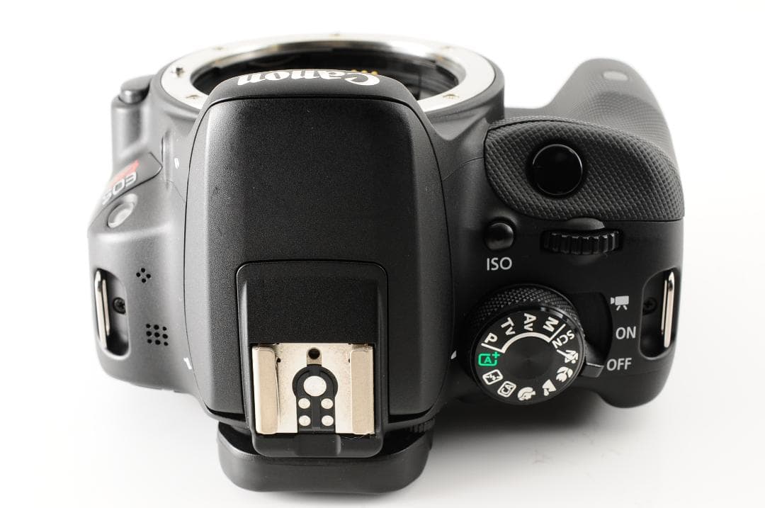 【ほぼ新品】 キャノン Canon EOS Kiss X7 《 6151回》