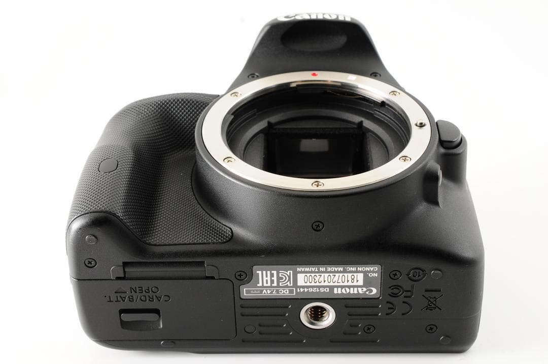 【ほぼ新品】 キャノン Canon EOS Kiss X7 《 6151回》