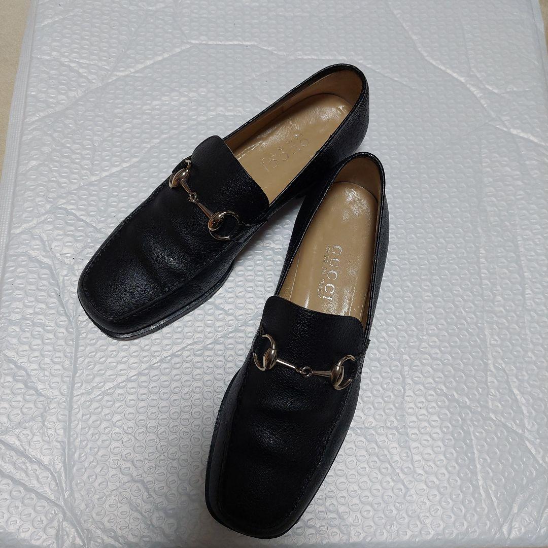 GUCCI 　ホースビット　ブラック ローファー 金具付き 靴を変えておしゃれをアップデート！この秋はグッチのホースビット