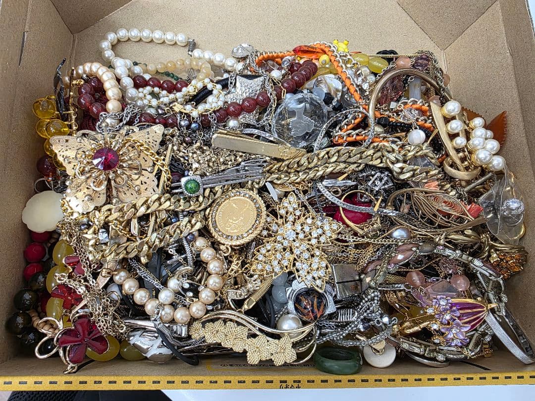 アクセサリーまとめ売り　2.1キロ アクセサリーまとめ アクセサリーまとめ売り 2.2キロ アクセサリー