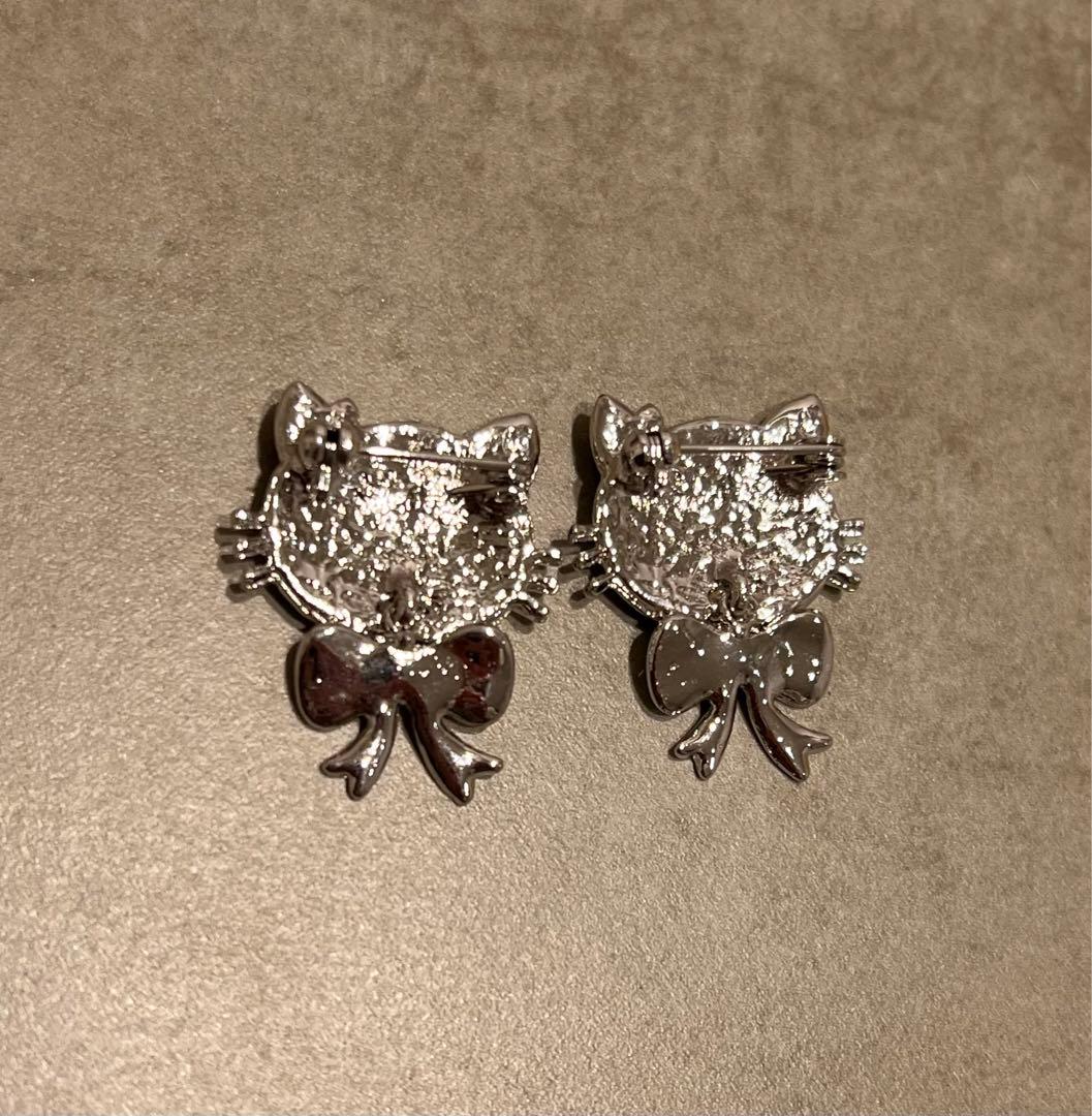 ハローキティ ブローチ キラキラ スワロフスキー - メルカリ