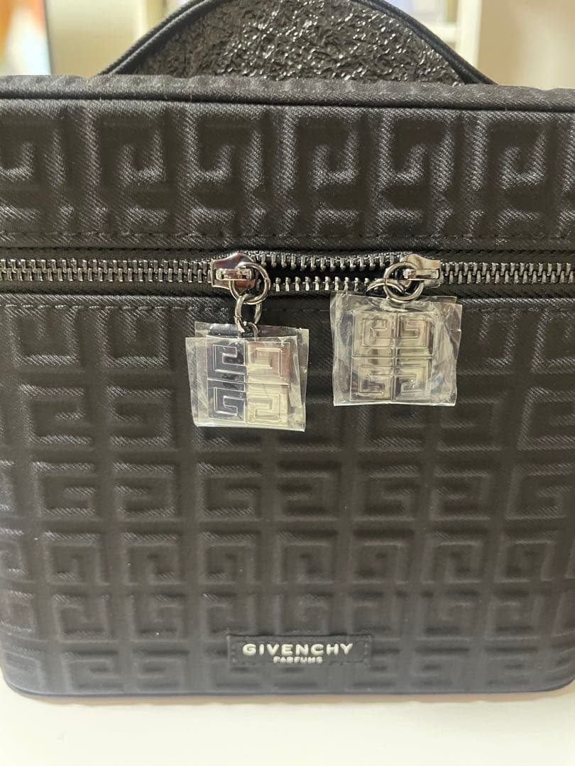 GIVENCHY PARFUMS ジバンシィ ノベルティ バニティポーチ - メルカリ