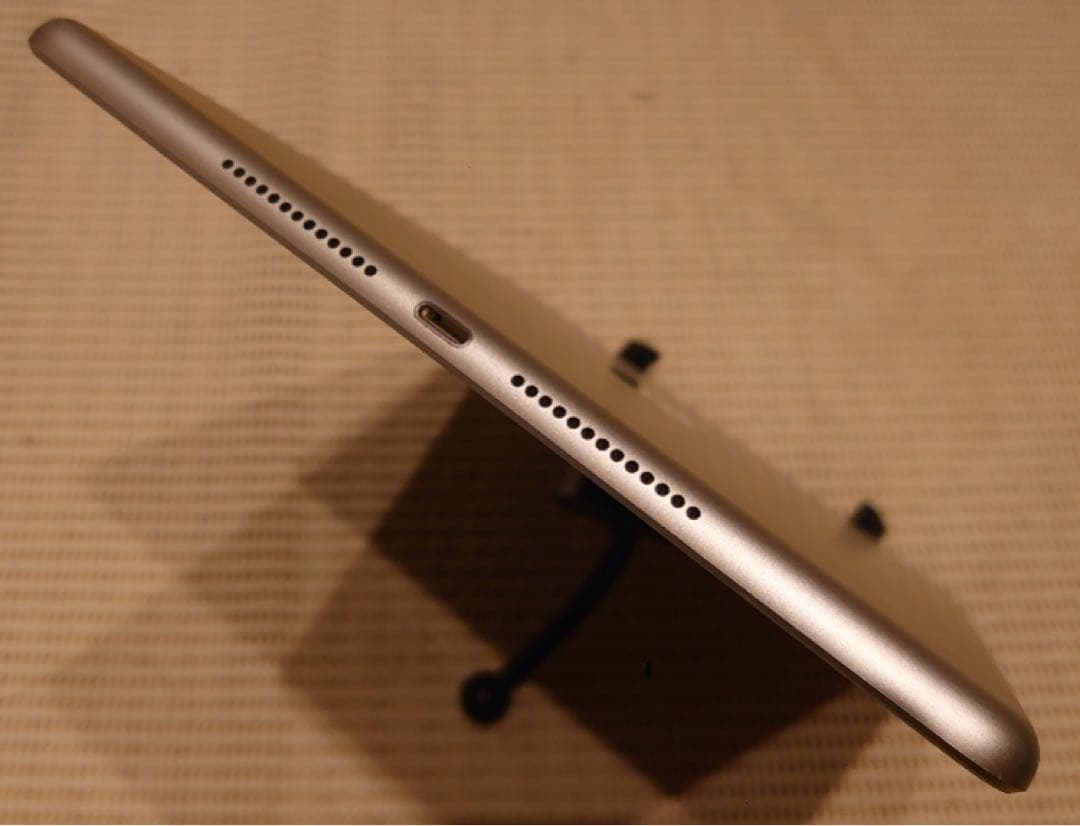 完動品SIMフリー液晶無傷iPad第7世代(A2198)本体32GB MMDFV - メルカリ