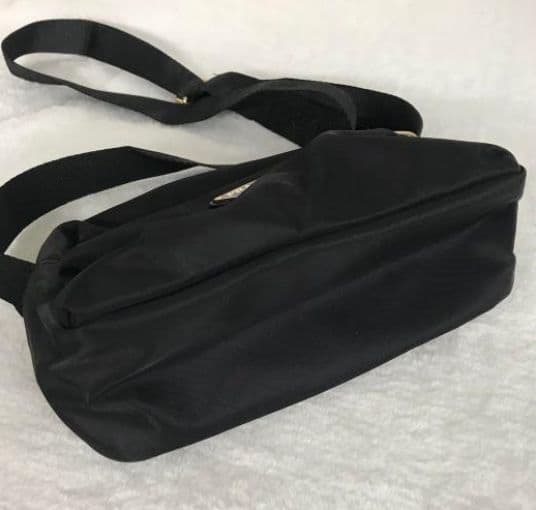 新品未使用✨ プラダ ポーチ ノベルティショルダーバッグ - メルカリ