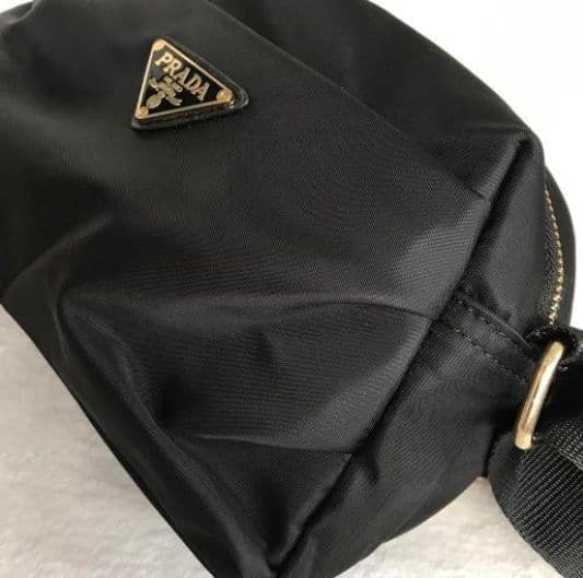 新品未使用✨ プラダ ポーチ ノベルティショルダーバッグ - メルカリ