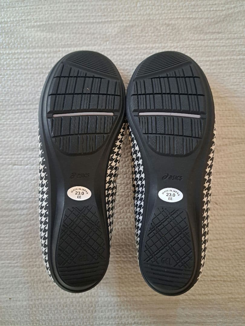 【再値下げしました】ASICS ペダラ フラットシューズ 23.0cm