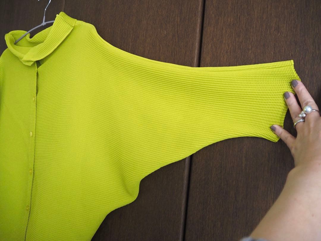 イッセイミヤケミー蛍光イエロー ドルマンスリーブ トップス - メルカリ