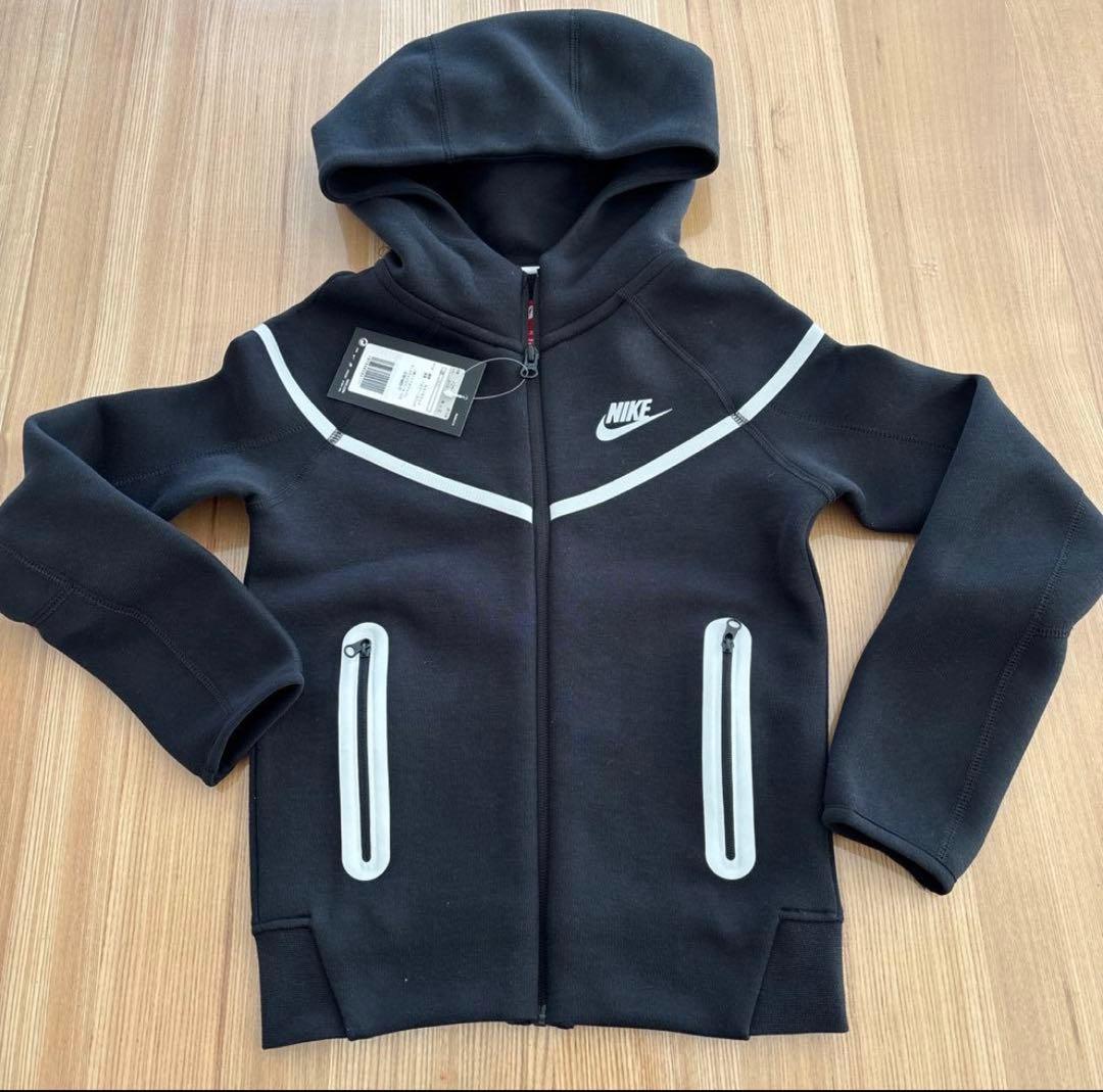 Tee Shyne着用Nikeテックフリースリフレクティブ - メルカリ