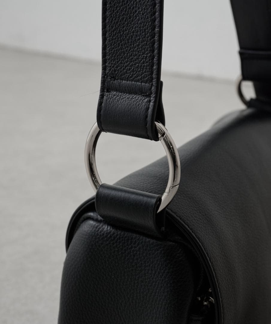 新品未開封】ビアズリー レザーリングボディバッグ ブラック - メルカリ