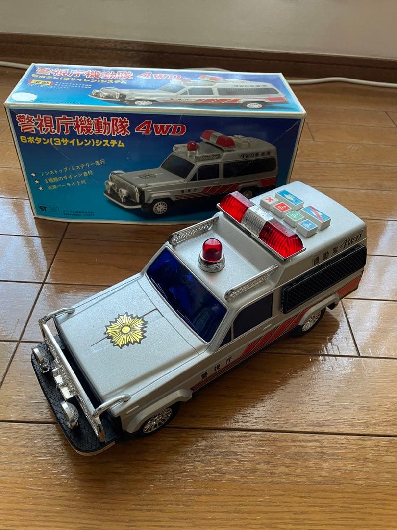 昭和レトロ 警視庁機動隊4WD - メルカリ
