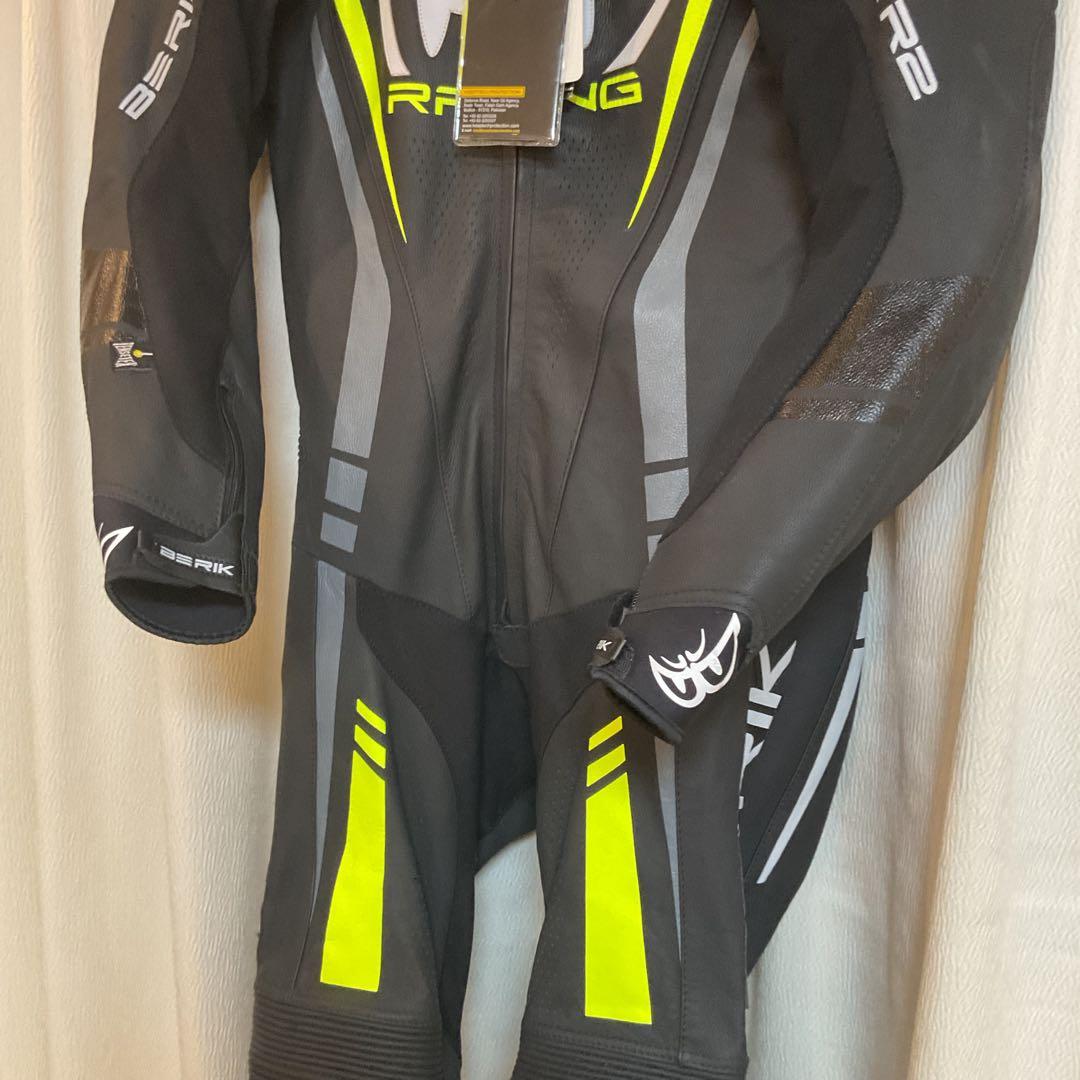 未使用】BERIKベリックレーシングスーツ 52サイズBk.Ye. - メルカリ