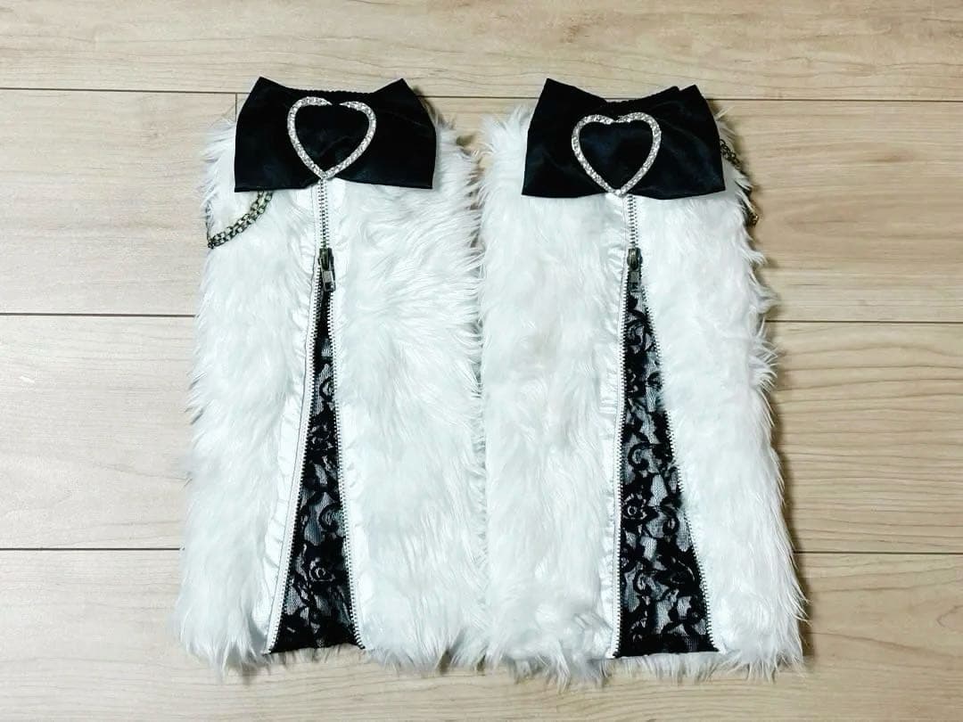 GOLDS♡ビジュー付きハートバックル♡チェーン♡ファーレッグカバー♡白×黒 チェーンショルダー付きファーバッグ [B1596] - レディース