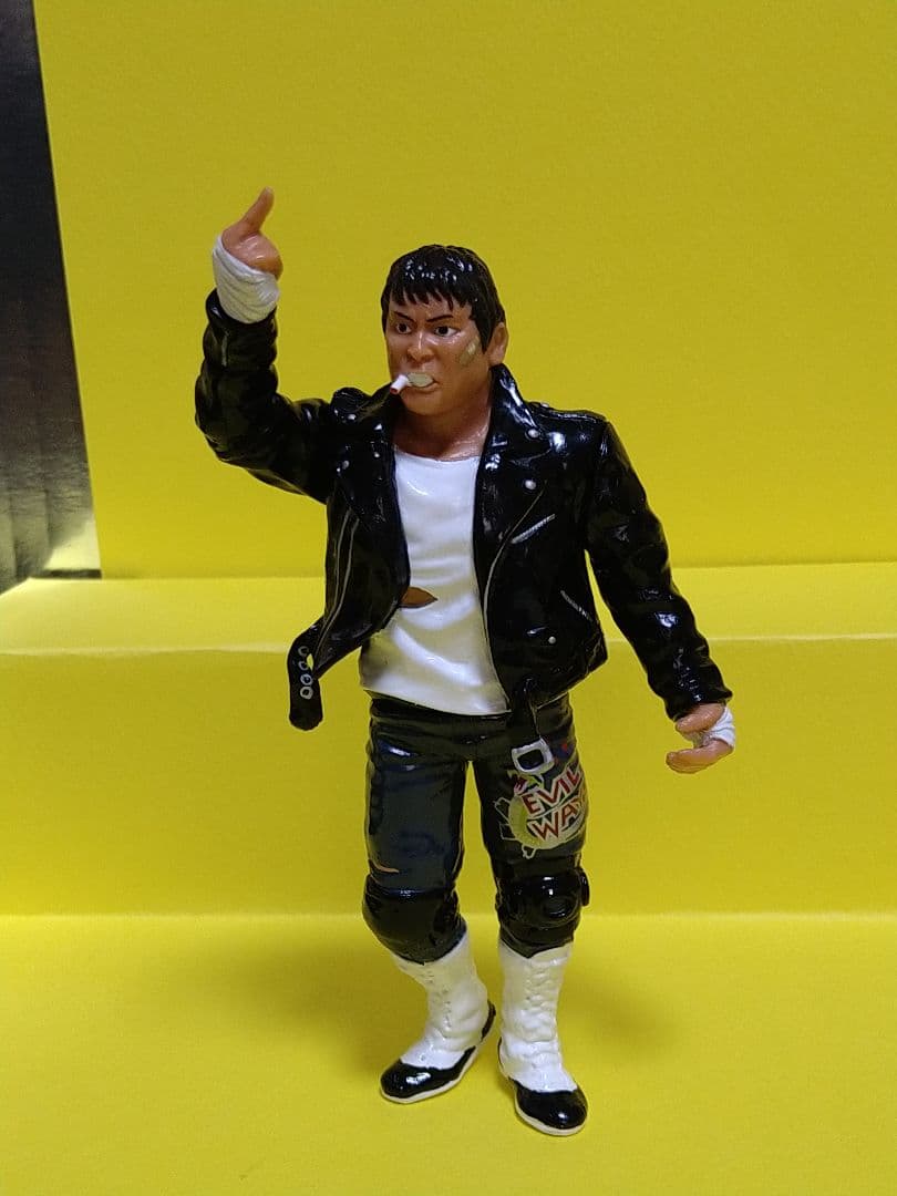 アントニオ猪木、小川直也、大仁田厚、桜庭和志、春一番のフィギュア7体