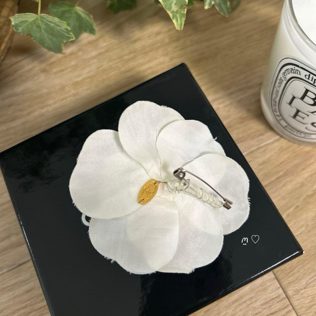 CHANELシャネル カメリアコサージュ ブローチ シルク ホワイト 卒業