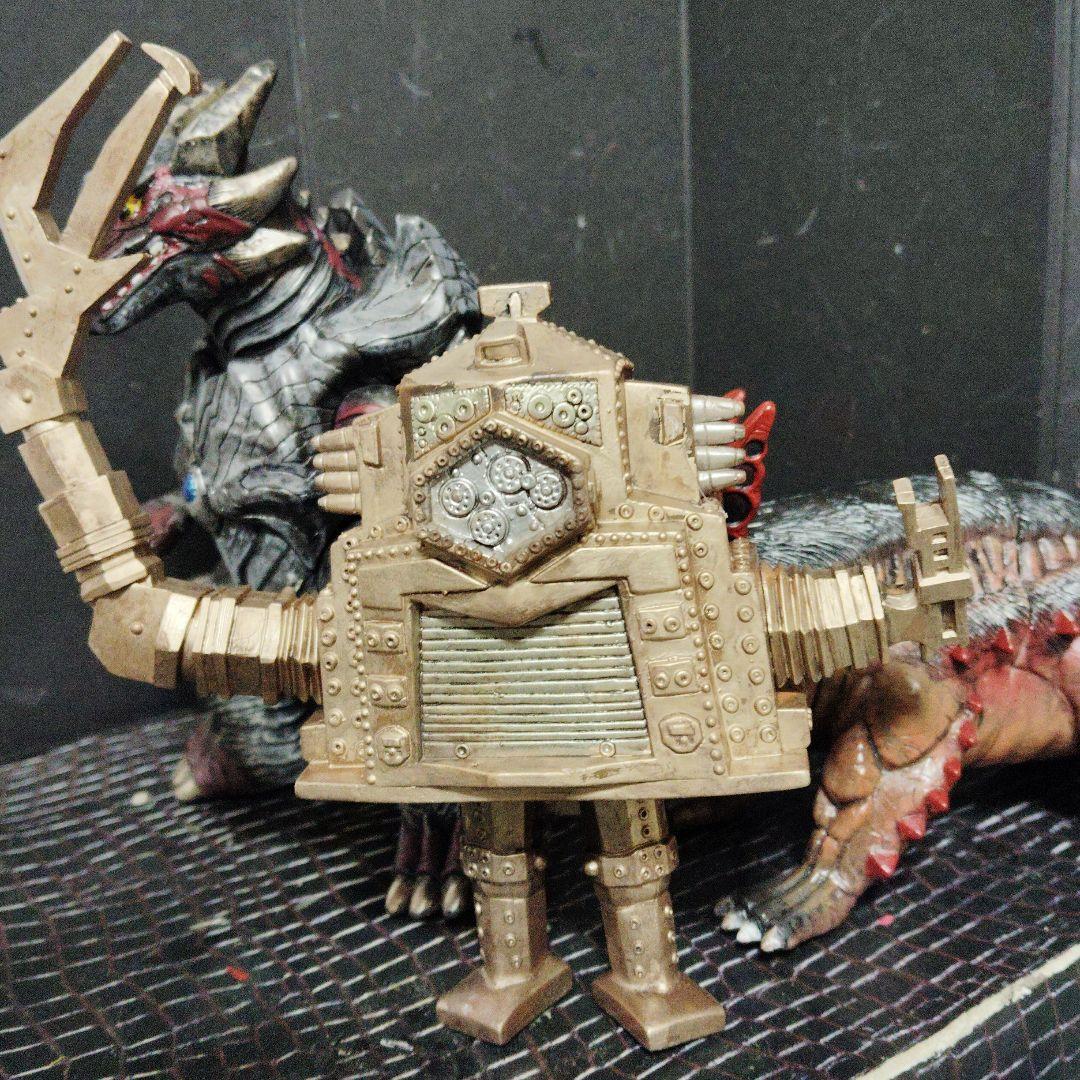 上野淳子ウルトラ怪獣ジョバリエ.マグニア