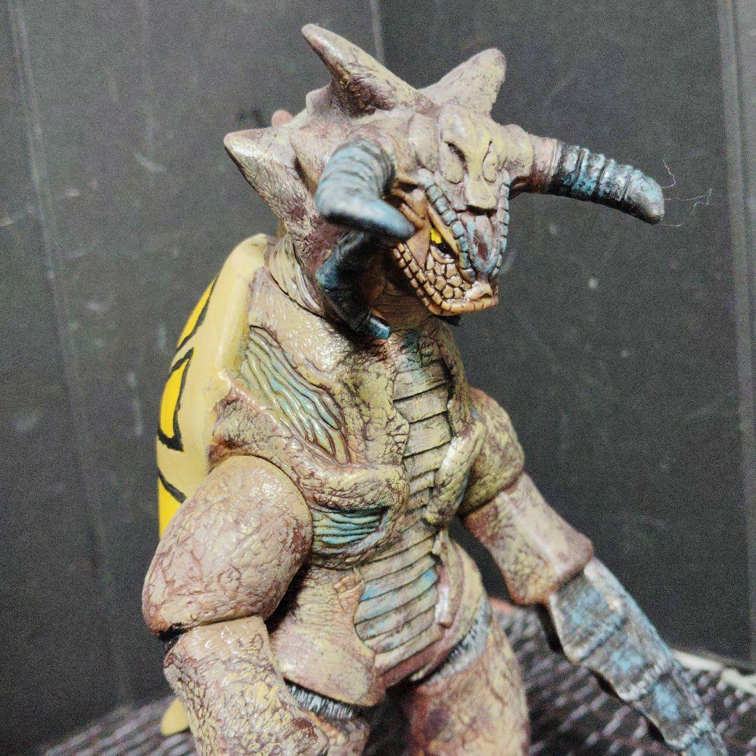 上野淳子ウルトラ怪獣ジョバリエ.マグニア