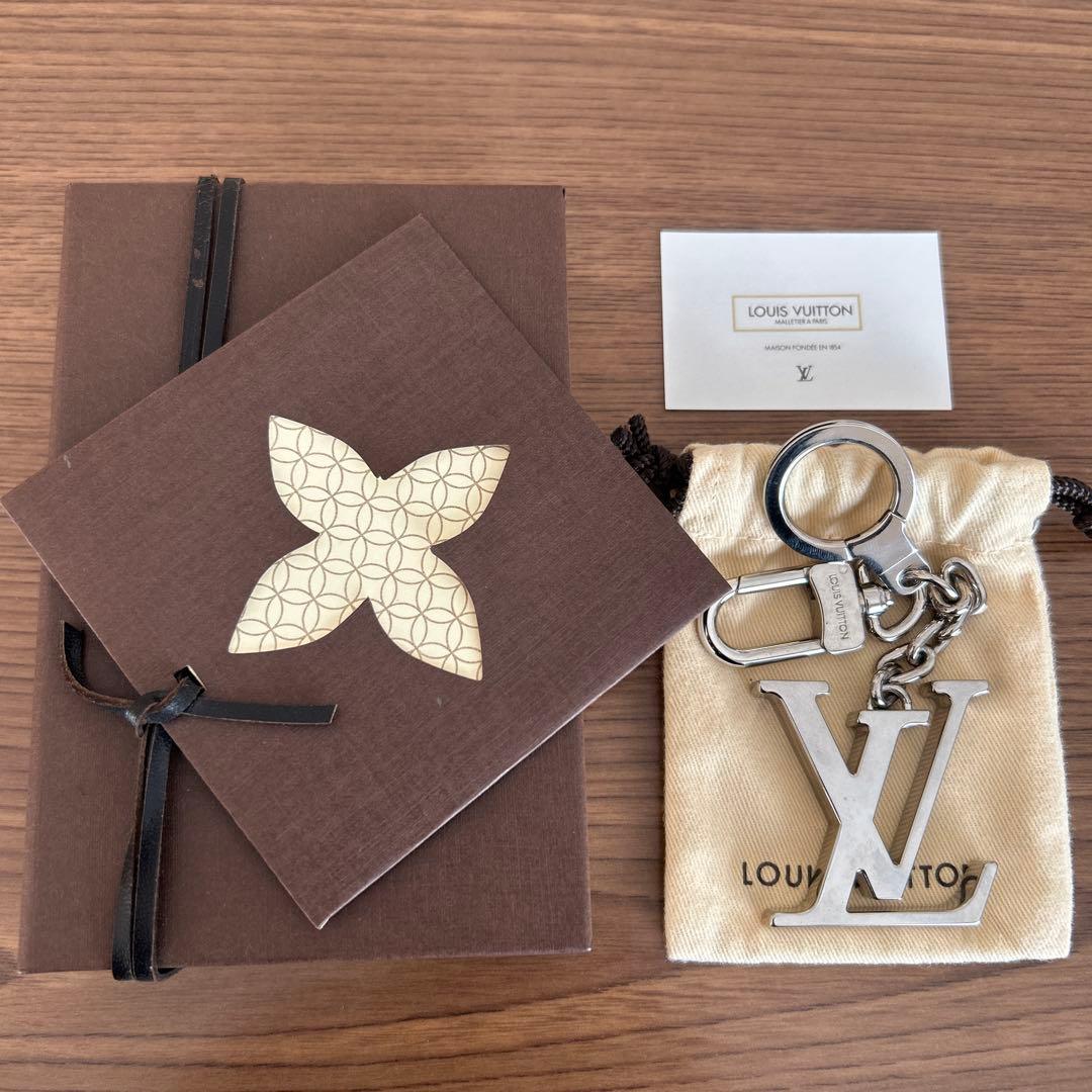 LOUIS VUITTON ルイヴィトン ポルト クレ・イニシャル キーホルダー ルイヴィトンポルトクレ イニシャル LV キーリング シルバー ユニ