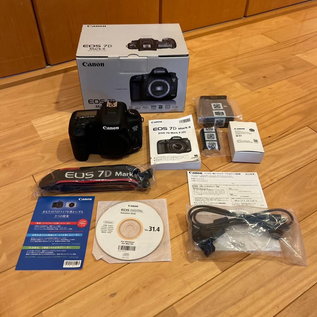 Canon EOS 7d markⅡ ボディ本体　おまけ本付き Amazon.com: Canon EOS 7D Mark II Digital SLR Camera (Body Only