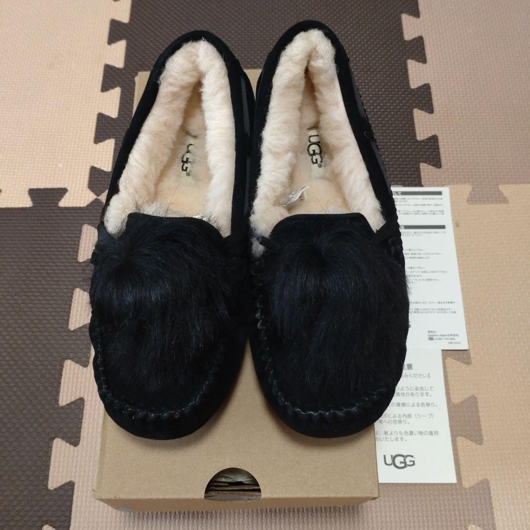 ★新品★ UGG モカシン ポンポン ブラック 黒 サイズ6 23cm UGG アグ モカシン 23cm ローファー スリッポン 靴 シューズ ブラック