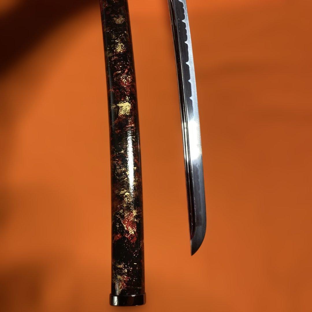 高級模造刀 前田慶次郎拵え 黒柄赤鮫皮 大輪透し鍔 赤黒斑ら呂鞘