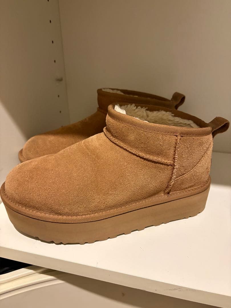 UGG 厚底ブーツ　23.5 追跡有】[UGG] アグ 厚底ブーツ Classic Ultra Mini Platform (UGG