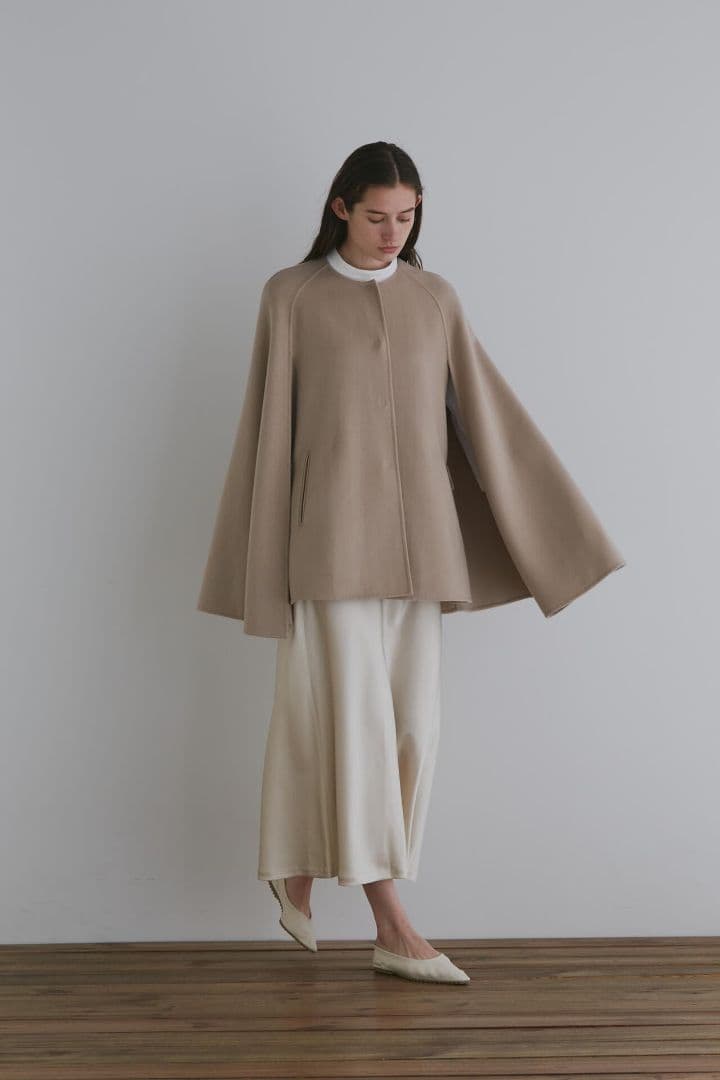 ラック☆様専用 新品タグ付き LE PHIL ライトリバーケープコート