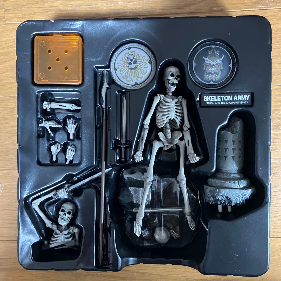 海洋堂特撮リボルテック 骸骨剣士 - メルカリ