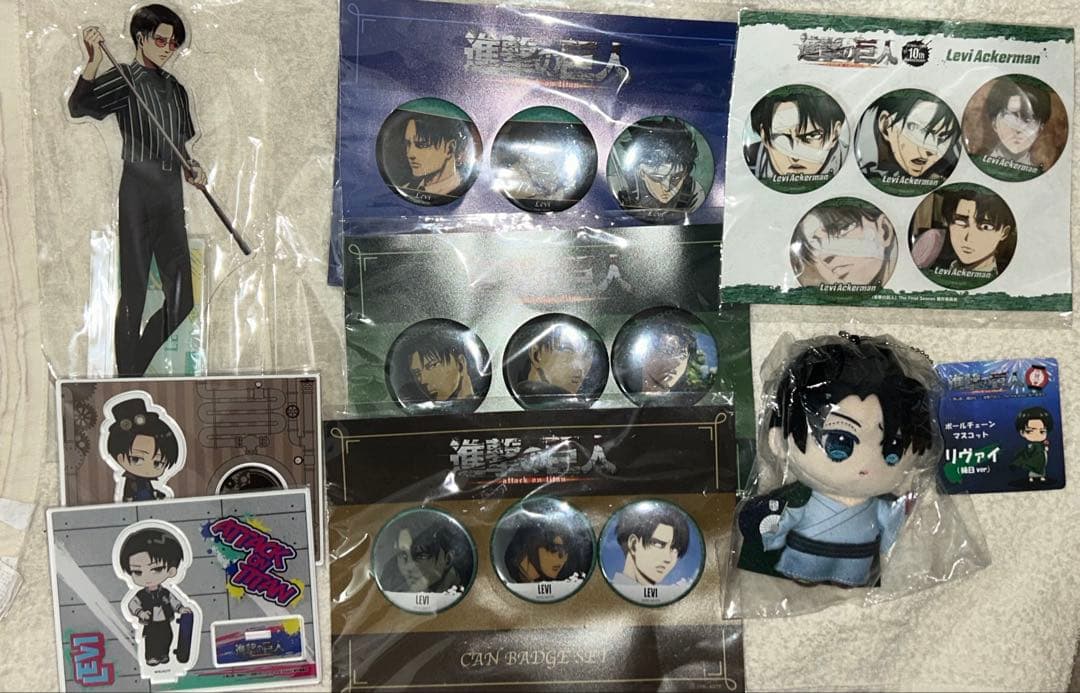 進撃の巨人　リヴァイ　縁日　ぬいぐるみ　缶バッジ　アクリルスタンド　まとめ売り 進撃の巨人 アクリルスタンド・缶バッジセット リヴァイ – IG Port