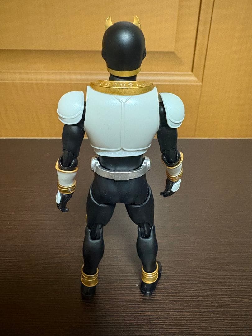 仮面ライダークウガ　グローイングフォーム　S.H.Figuarts（真骨彫製法）