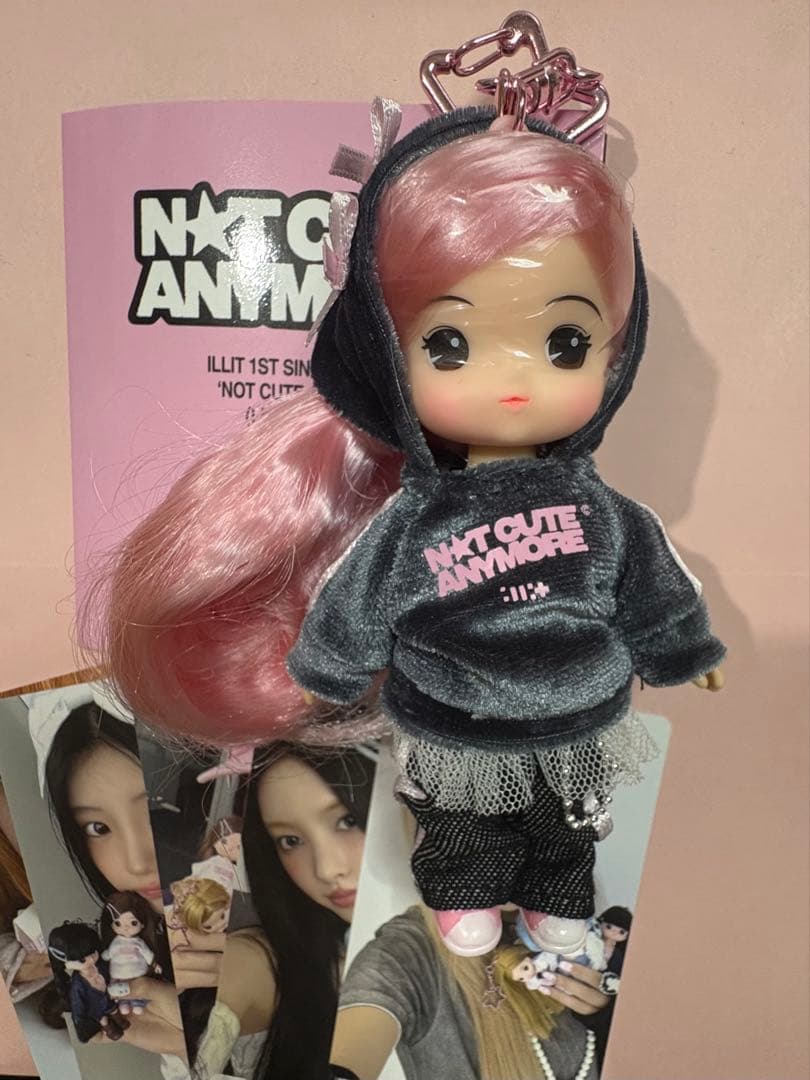 ILLIT】NOT CUTE ANYMORE ドールバージョン - メルカリ