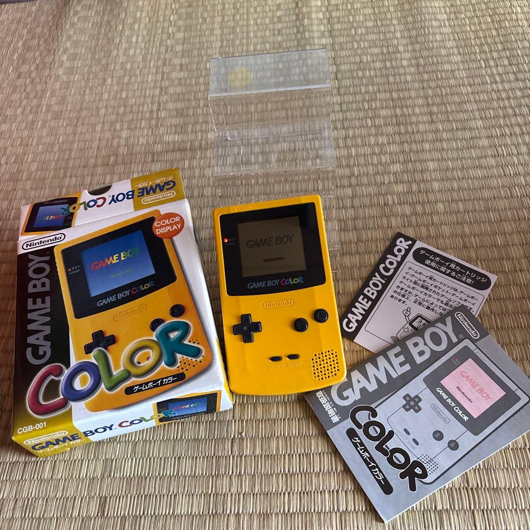 Nintendo ゲームボーイカラー イエロー Nintendo GAMEBOY Color Yellow Console Complete in Box - Authentic