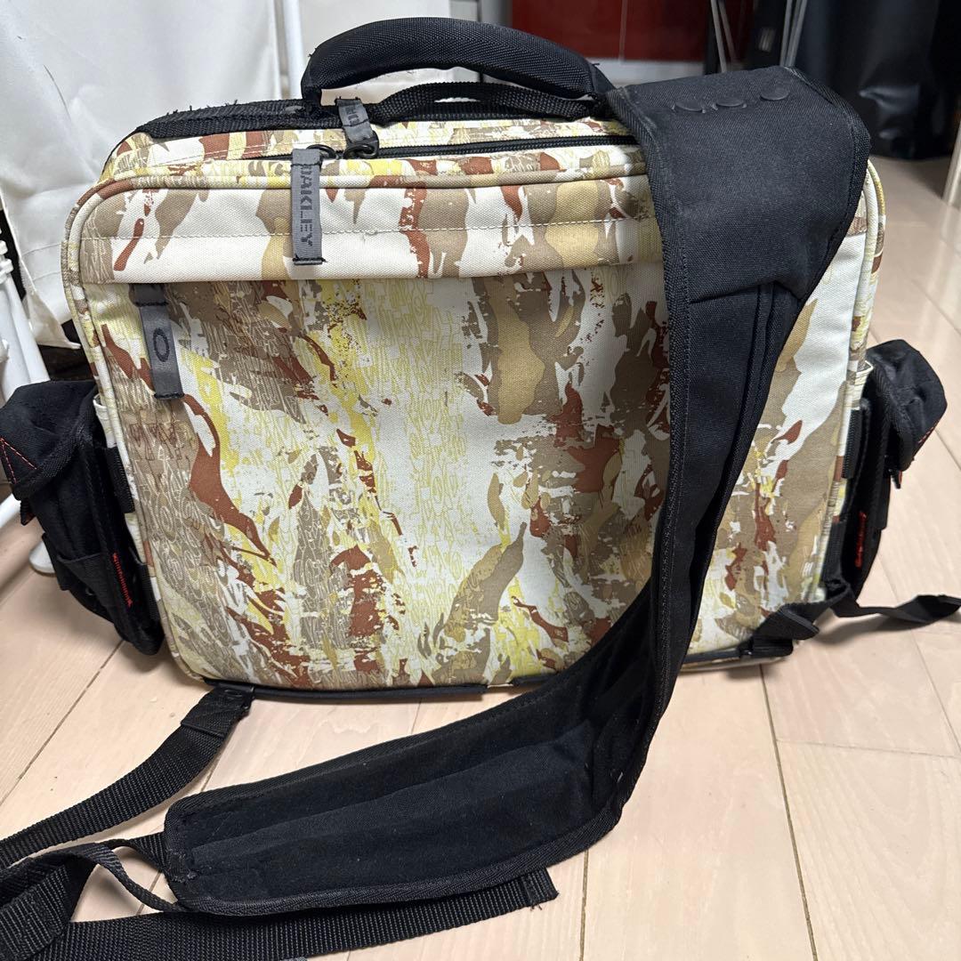 希少】オークリー 迷彩 カモフラ ビジネスバッグ 2way 多収納PCバック