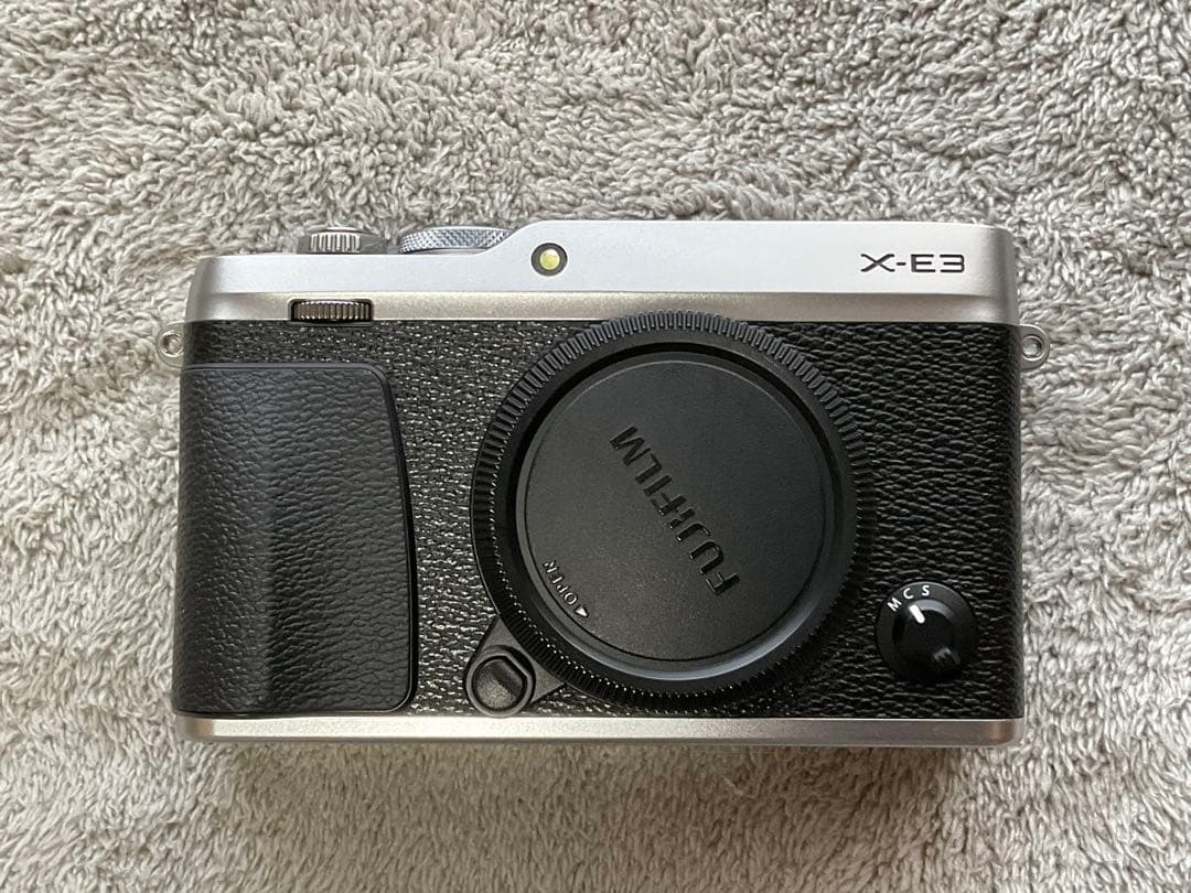 フジフィルム ミラーレス一眼 X-E3 シルバー（ショット数僅少） - メルカリ