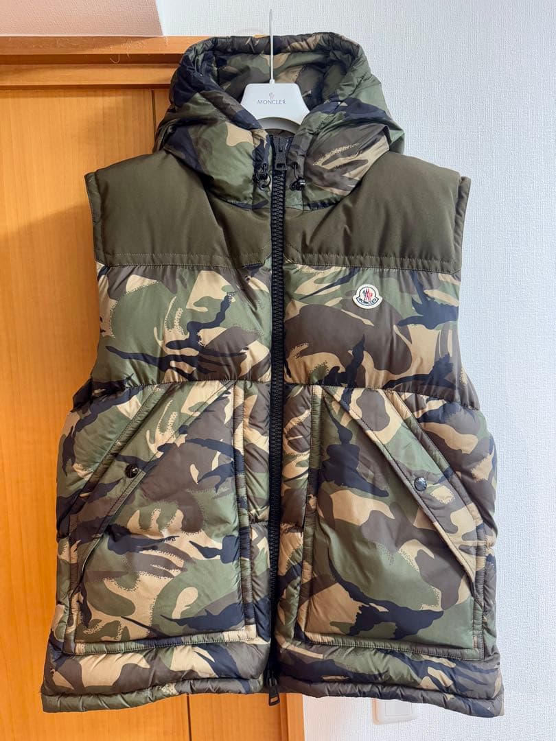 新同希少本物保証定価40万 モンクレール 迷彩ダウンジャケット サイズ4