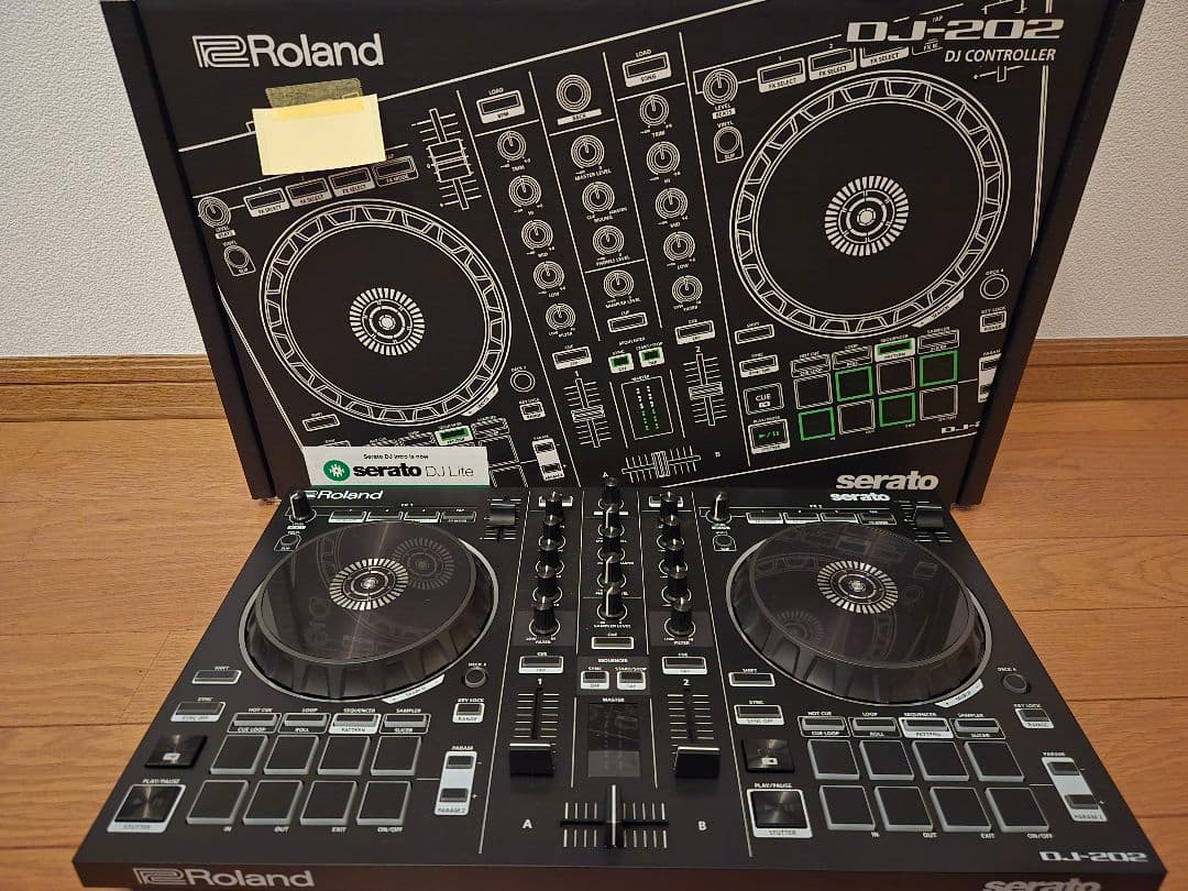 Roland　DJ-202 Roland DJ-202 DJ Controller with Bag & Headphones Package | IDJNOW