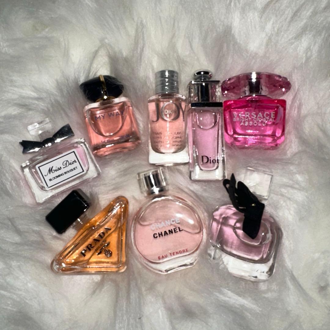 大人気！ミニ香水セット7点 - メルカリ
