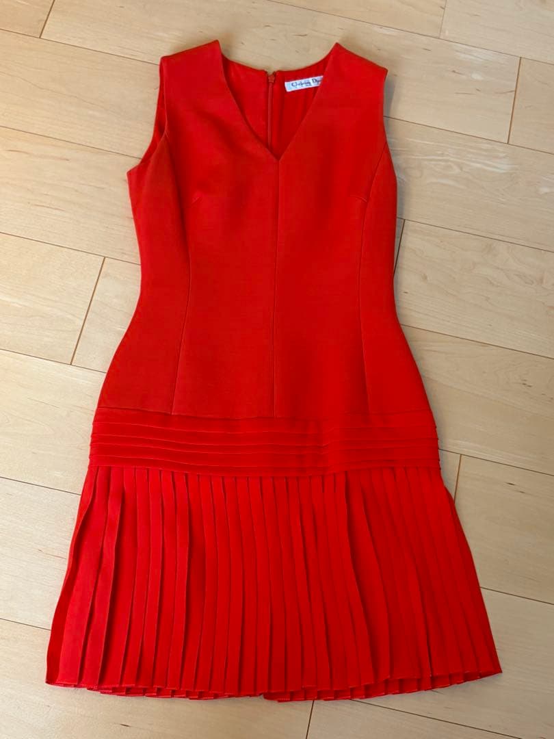 Christian Dior ノースリーブワンピース レッドS Christian Dior（ワンピース ・ レッド/赤色系）のフリマアイテム一覧