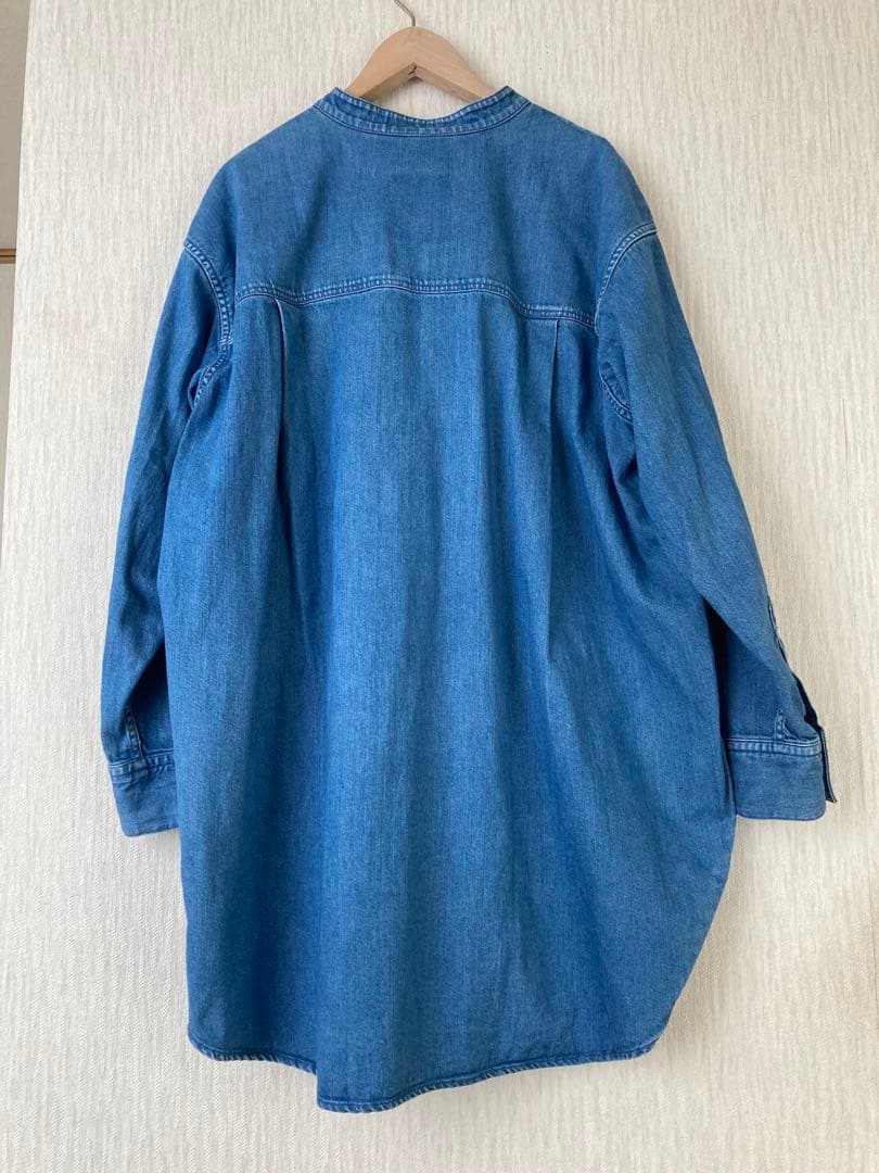 ビアズリー ノーカラーデニムシャツ ゆったりオーバーサイズ 春向き