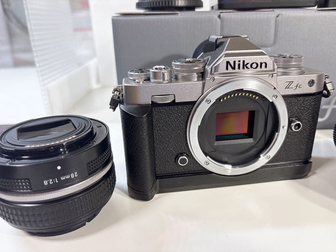 Nikon Zfc シルバー (オールドレンズとレンズマウンターは含みません)