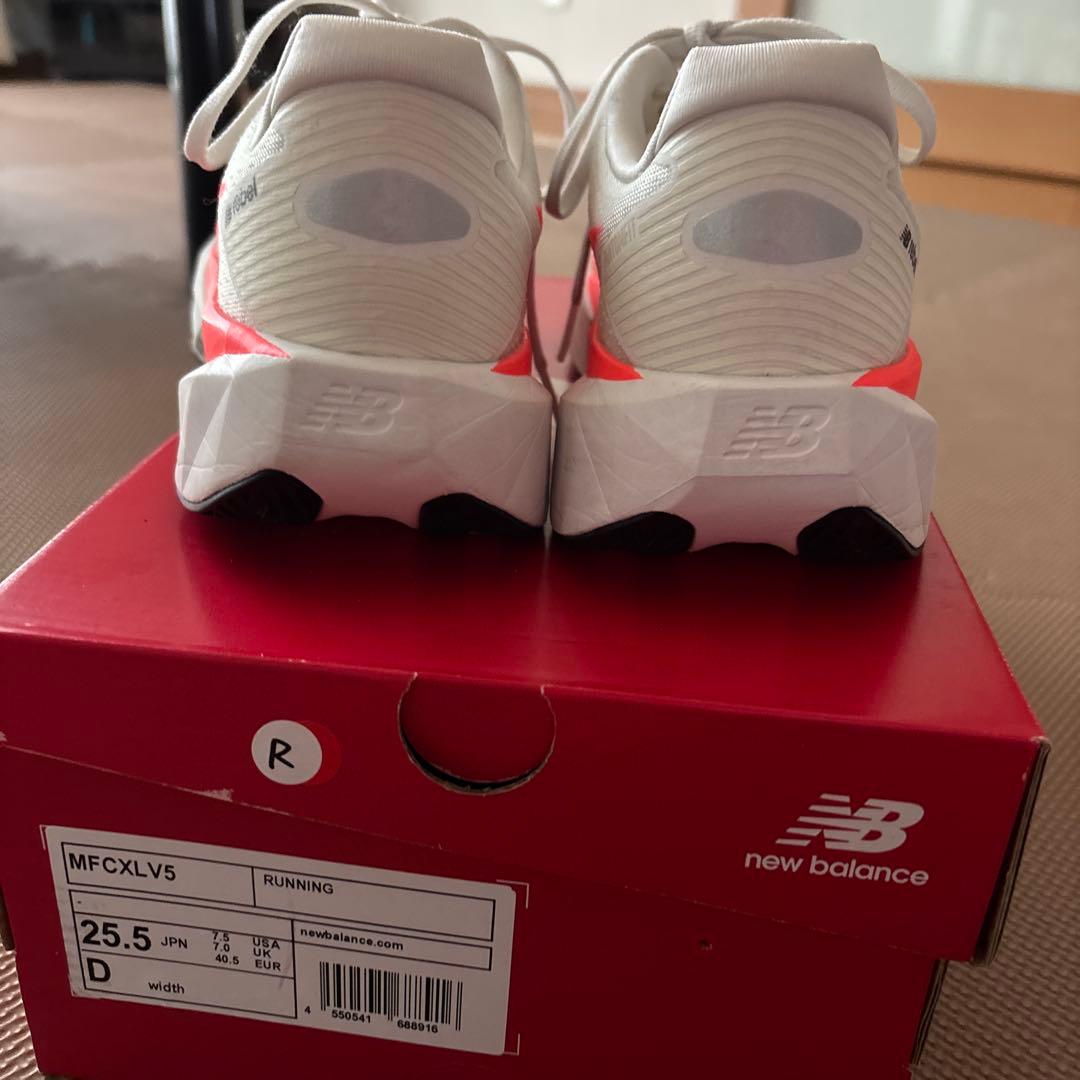 【走行距離 約1.5km・美品】ニューバランス レベル V5 25.5cm