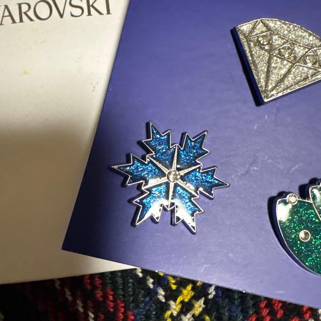 Swarovski ピンバッジ3個セット - メルカリ