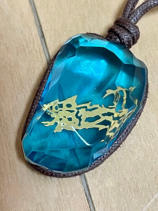 ウルトラマンコスモス 輝石ペンダント - メルカリ