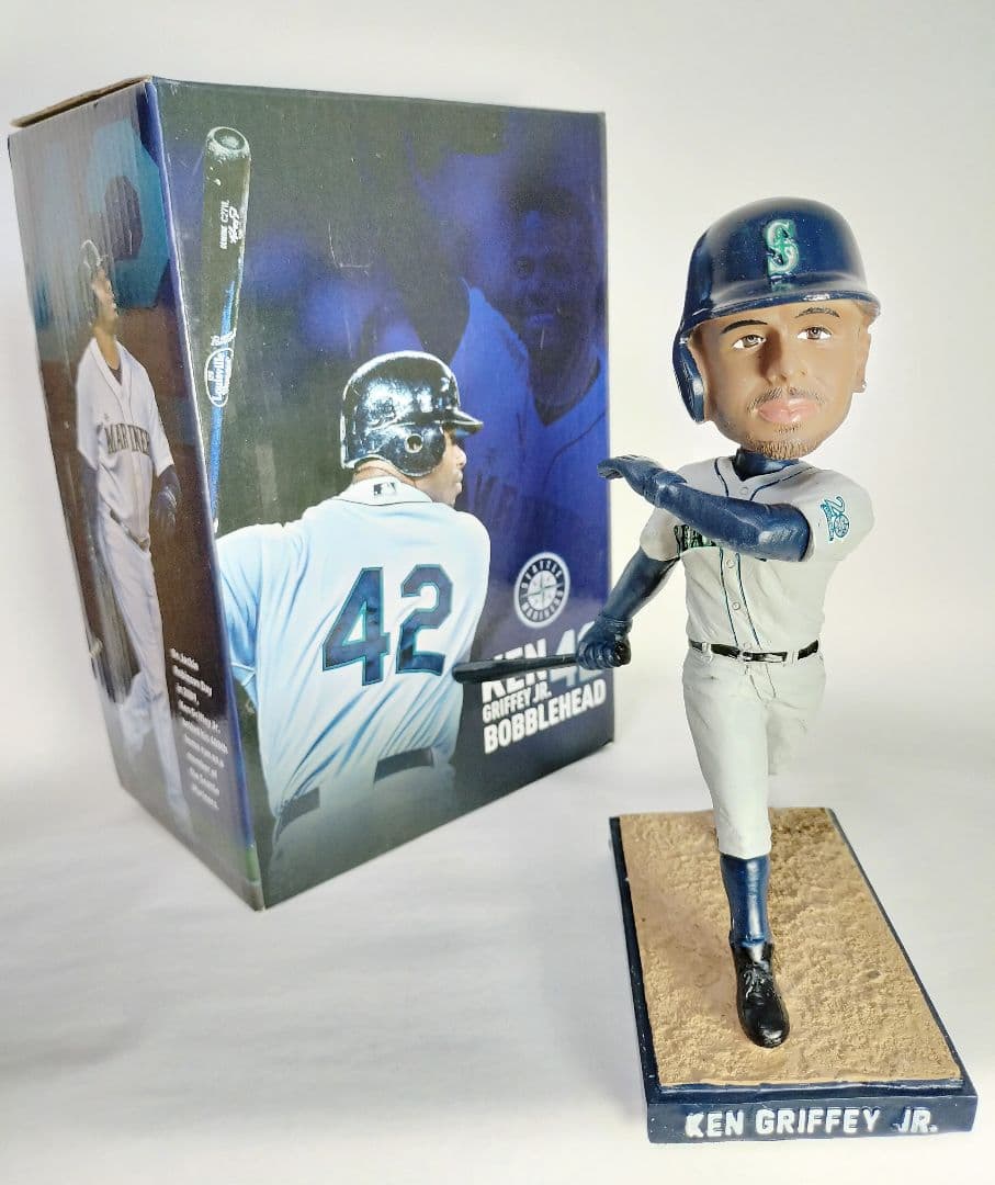 ケン・グリフィーJr／”42・ジャッキー・ロビンソン” ボブルヘッド人形