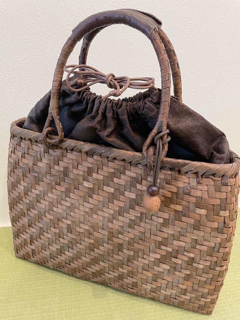かごやくるみかごバッグ 太ひごのくるみ籠(国産材/表皮/市松編み/横長/中サイズ/柿渋染ふた・内